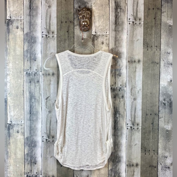 Lululemon Round Two Tank in White Size 8. - Picture 4 of 8
